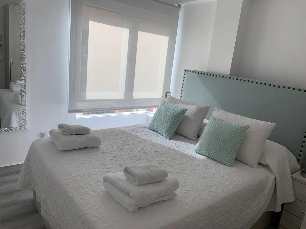 Almansa Shoping & Balcony 3 Bedrooms City Center 0*, 马拉加 西班牙