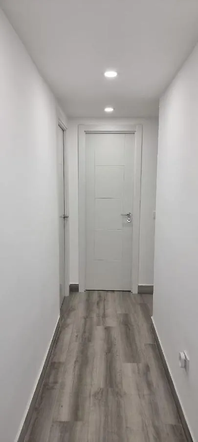 Almansa Shoping & Balcony 3 Bedrooms City Center 0*, Malaga