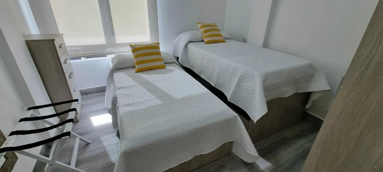 Almansa Shoping & Balcony 3 Bedrooms City Center 0*, Malaga Spain