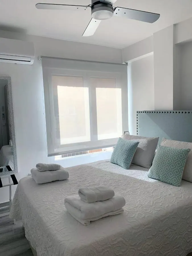 Almansa Shoping & Balcony 3 Bedrooms City Center Apartment Malaga